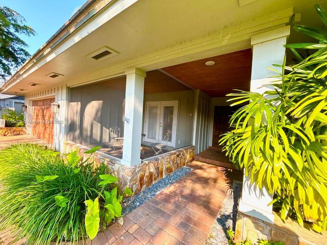 Small Image of 1 BALFOUR RD E, Palm Beach Gardens Number 4