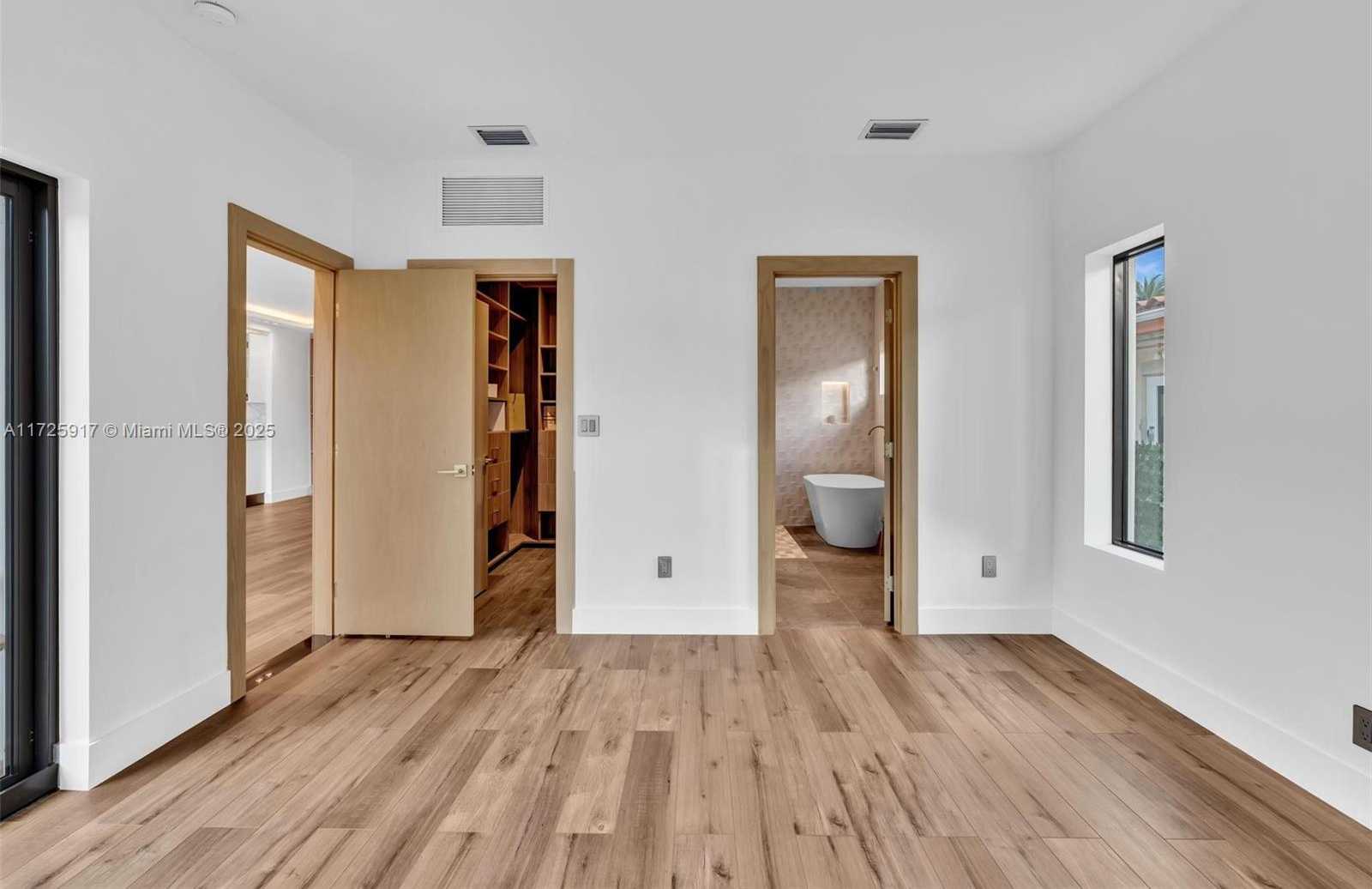Small Image of 9448 ABBOTT AVE, Surfside Number 19