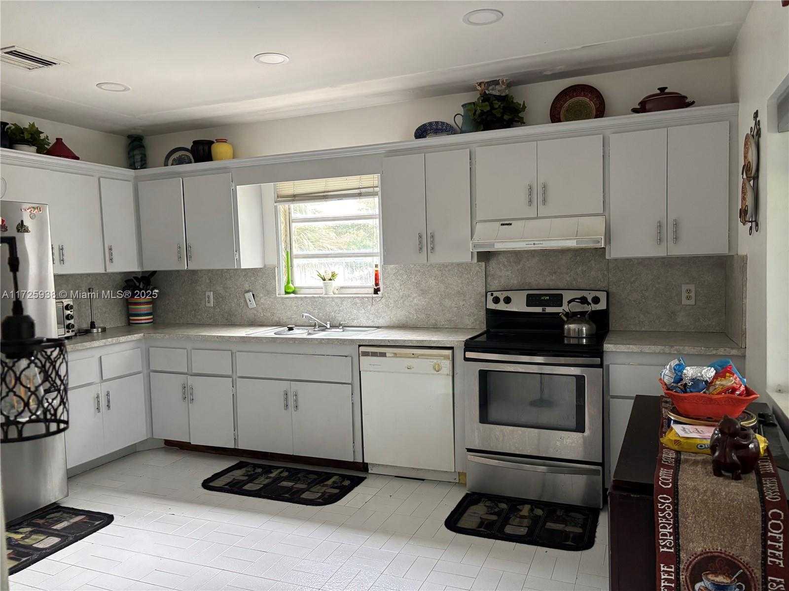 Small Image of 4609 BAYBERRY LN, Tamarac Number 6