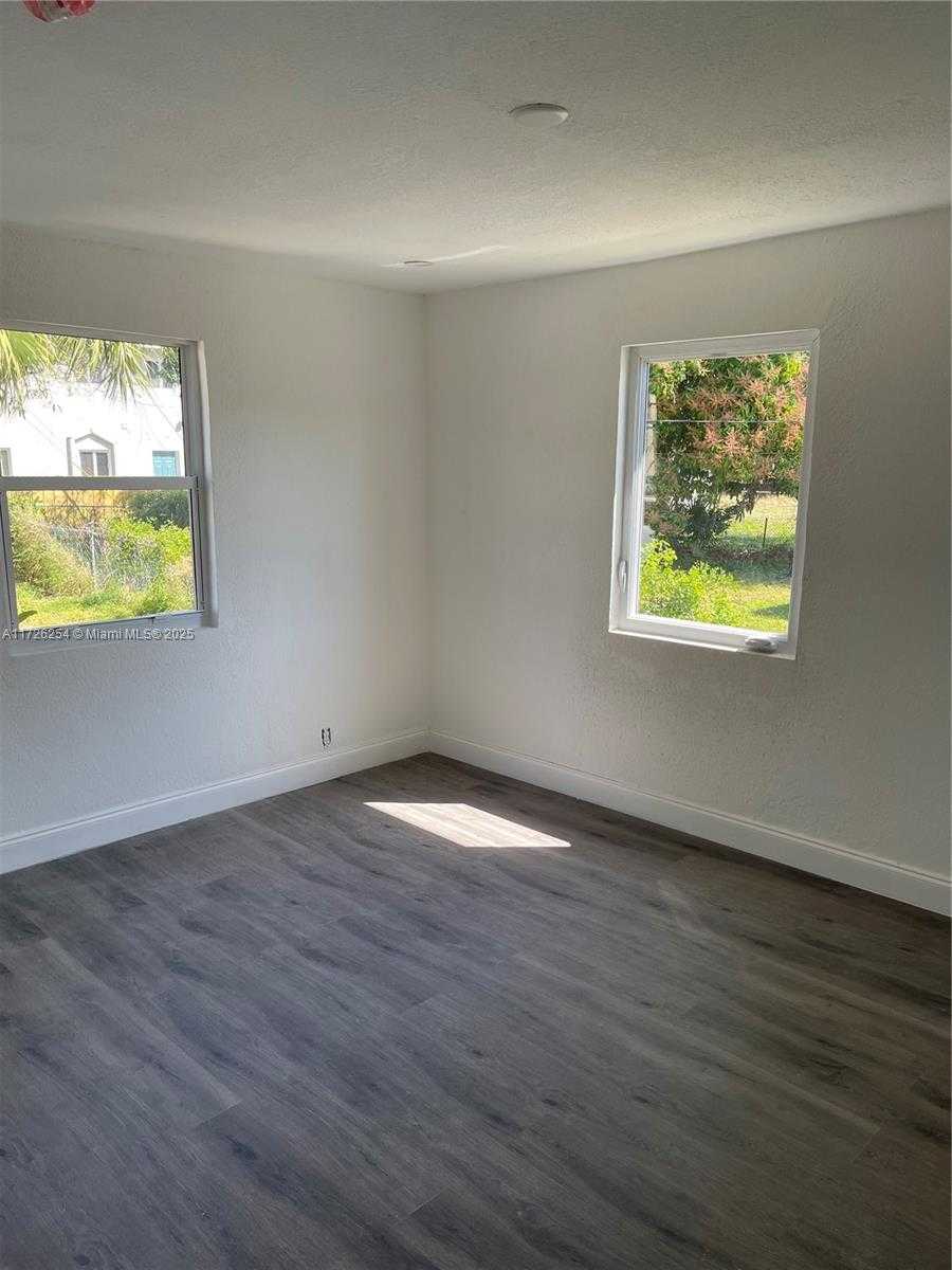 Small Image of 719 21ST ST, West Palm Beach Number 3
