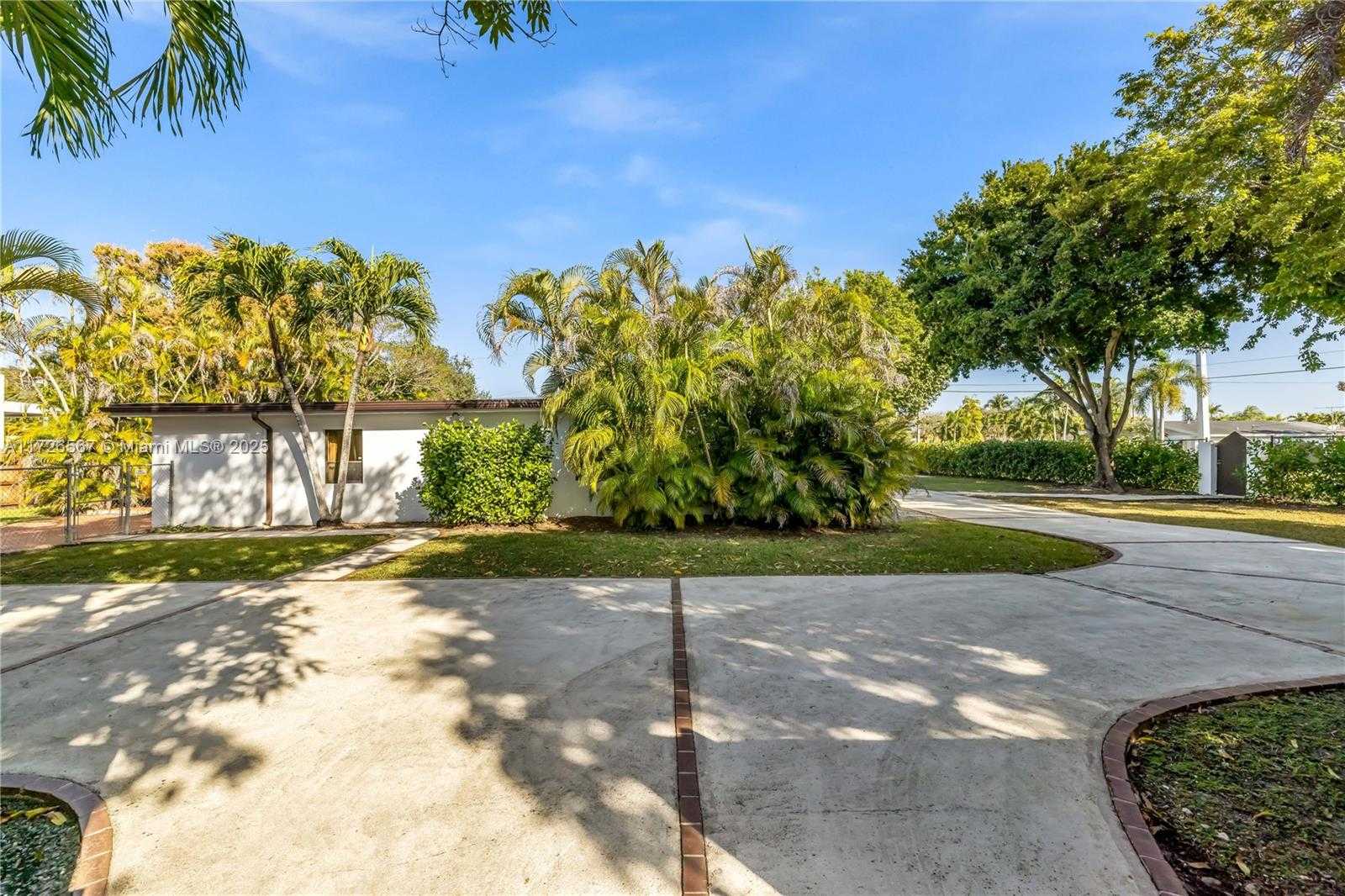 Small Image of 10670 SOUTH WEST 87TH AVE, Miami Number 2