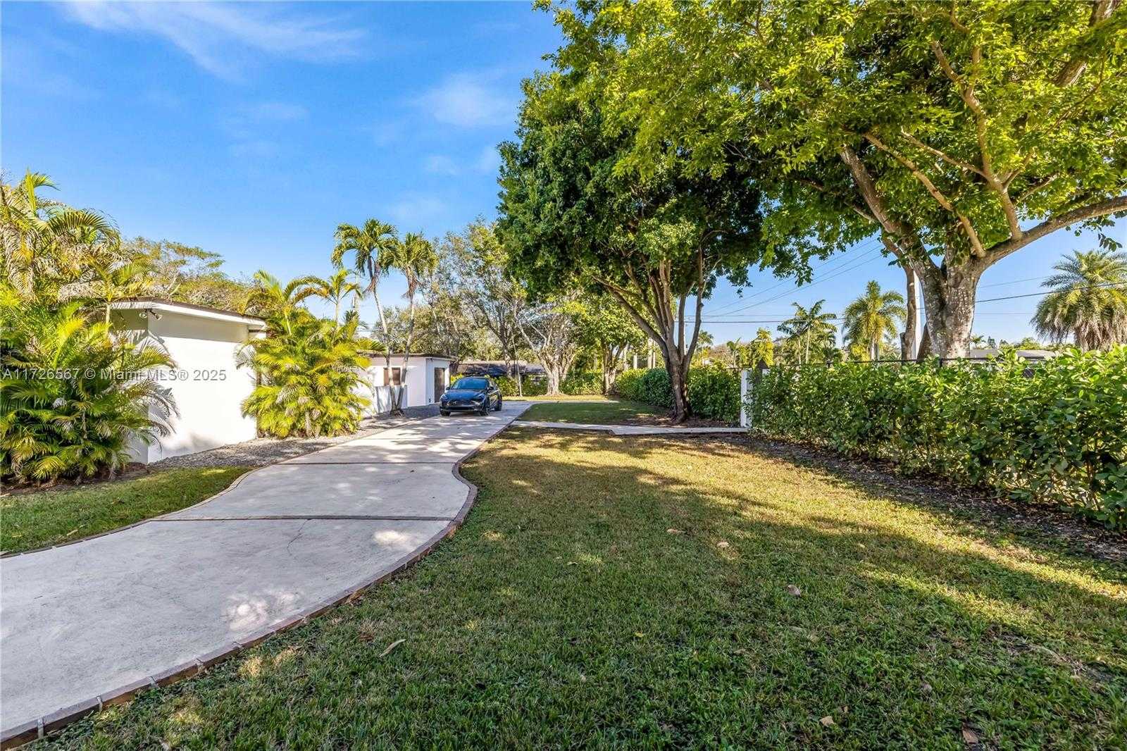 Small Image of 10670 SOUTH WEST 87TH AVE, Miami Number 3