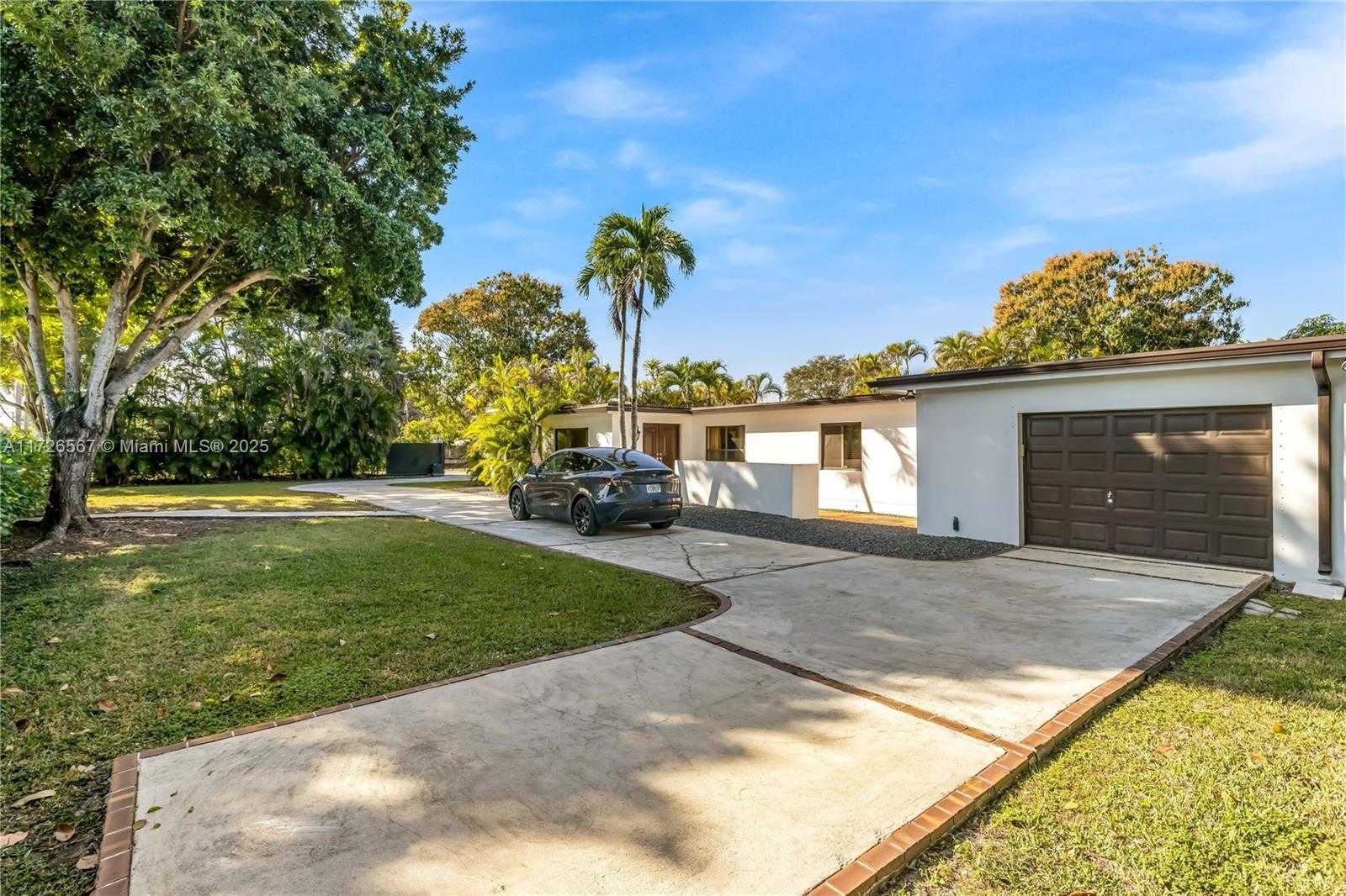 Small Image of 10670 SOUTH WEST 87TH AVE, Miami Number 4
