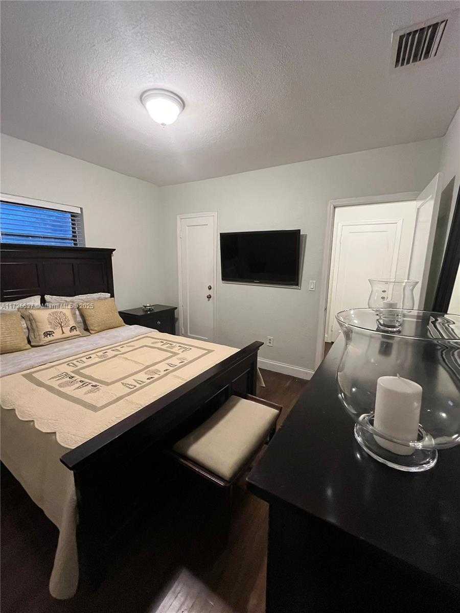 Small Image of 9040 SOUTH WEST 156TH ST, Palmetto Bay Number 4