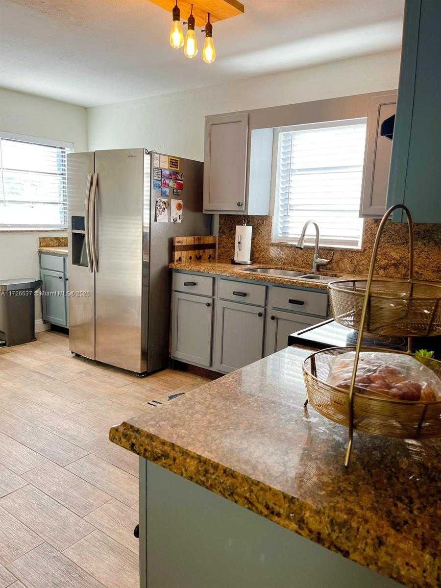 Small Image of 9040 SOUTH WEST 156TH ST, Palmetto Bay Number 8