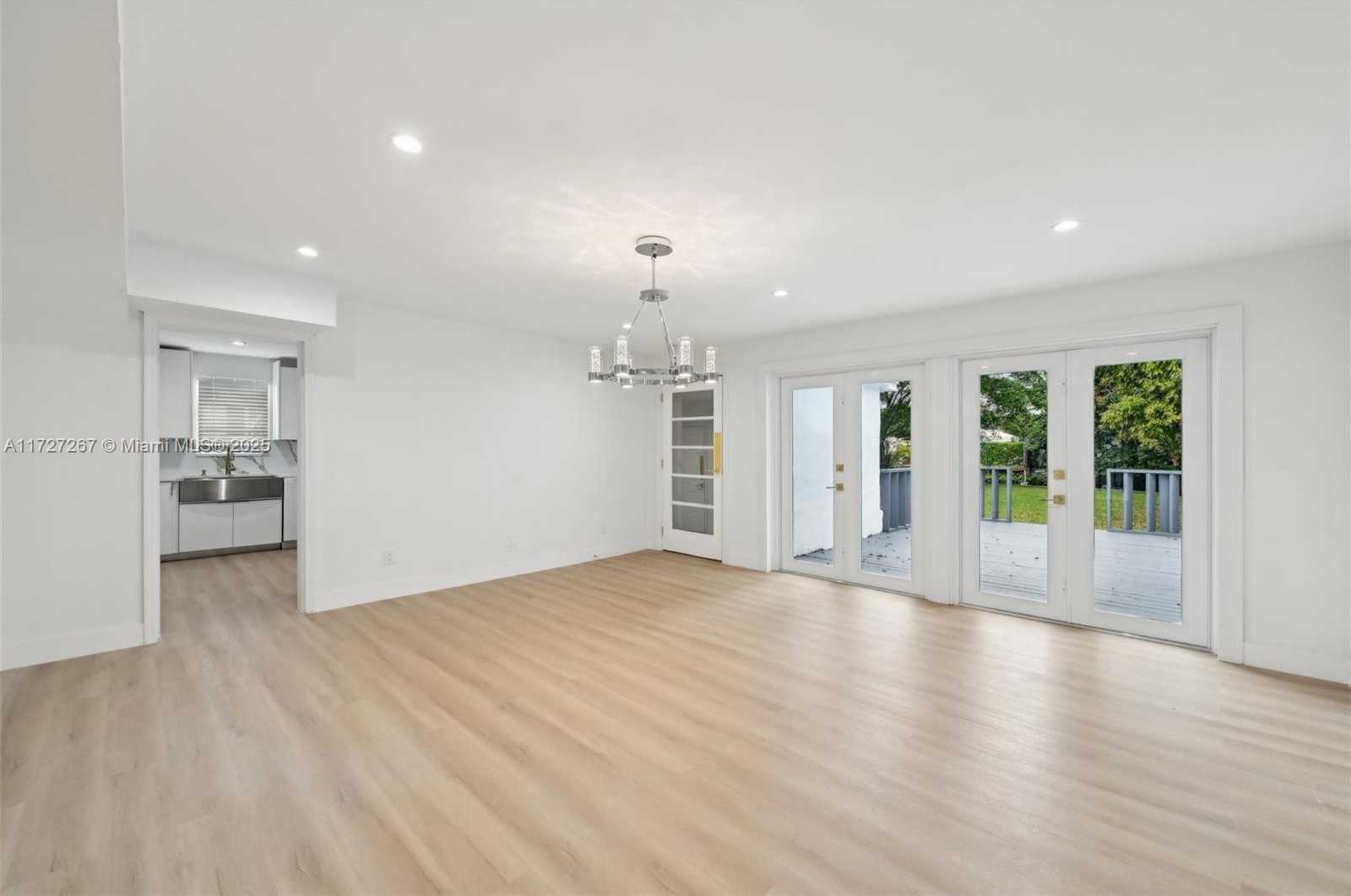 Small Image of 299 SOUTH BISCAYNE RIVER DR, Miami Number 10