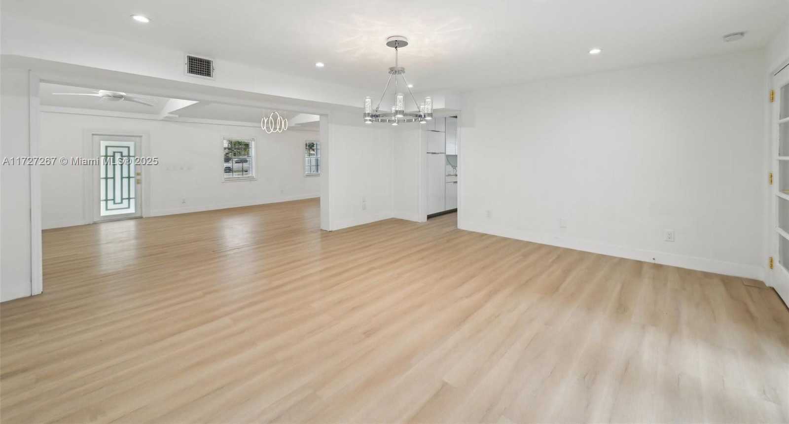 Small Image of 299 SOUTH BISCAYNE RIVER DR, Miami Number 11