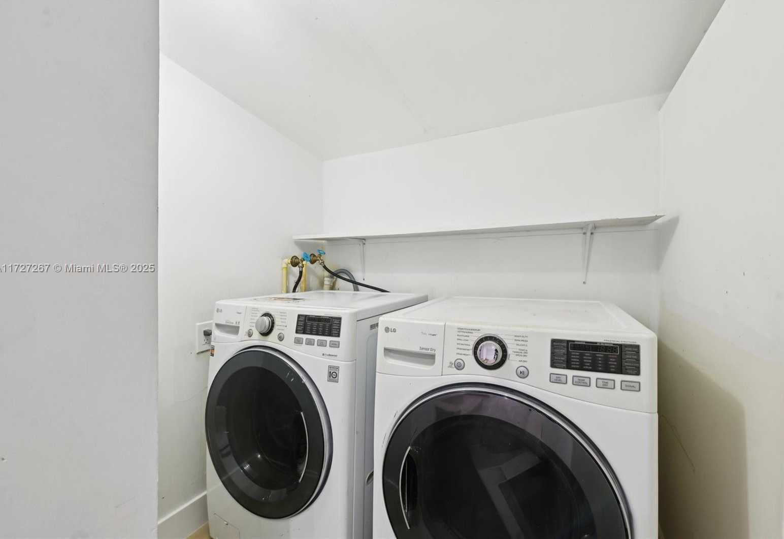 Small Image of 299 SOUTH BISCAYNE RIVER DR, Miami Number 14