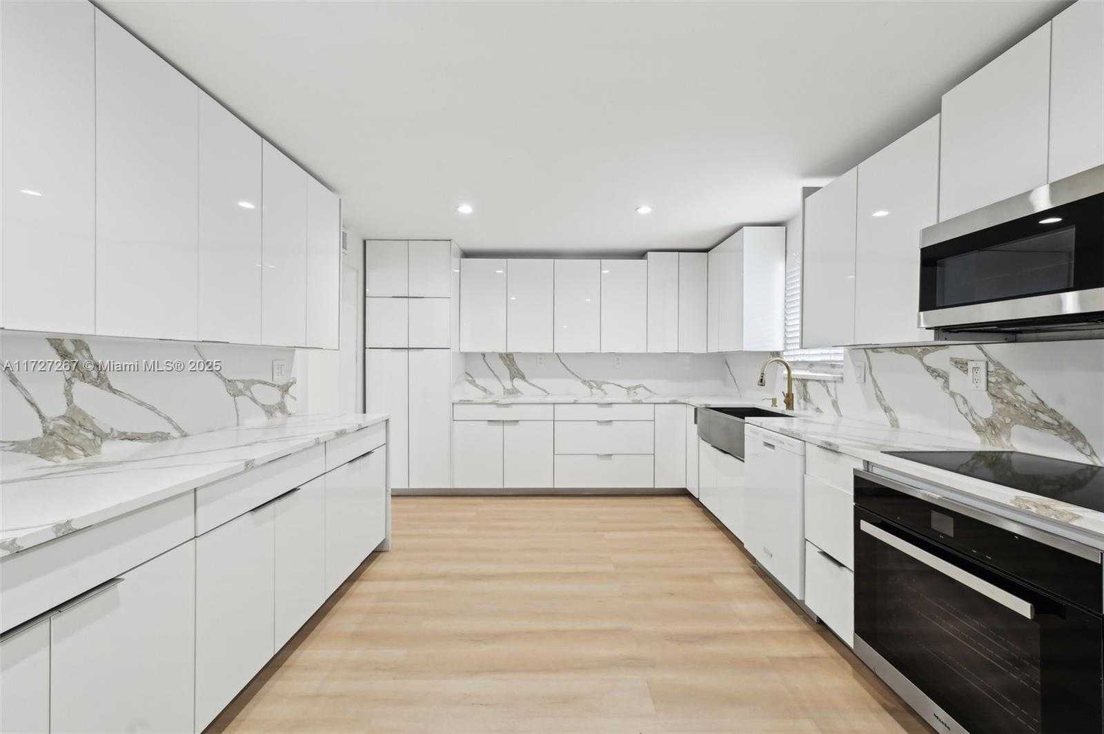 Small Image of 299 SOUTH BISCAYNE RIVER DR, Miami Number 15