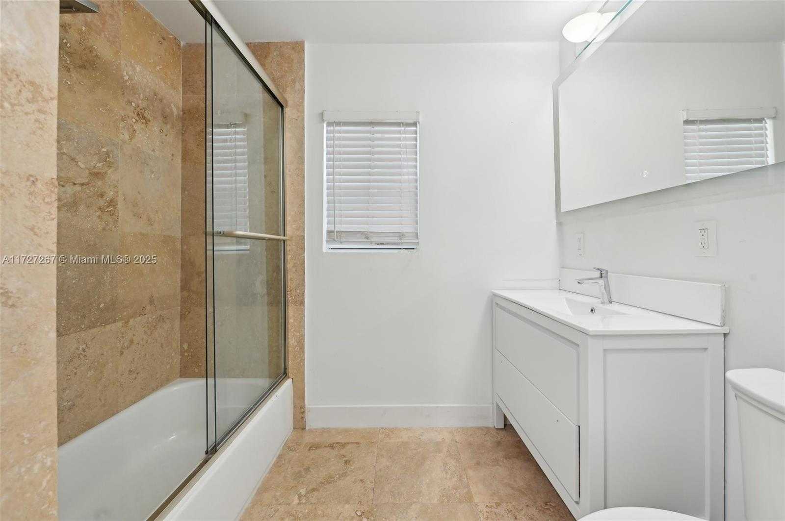 Small Image of 299 SOUTH BISCAYNE RIVER DR, Miami Number 31