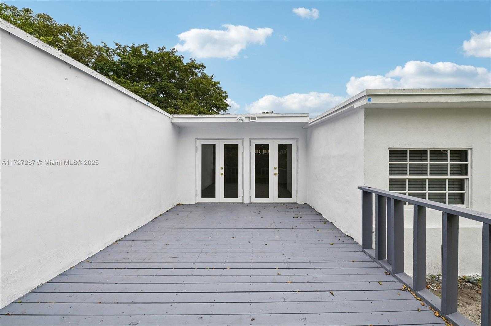 Small Image of 299 SOUTH BISCAYNE RIVER DR, Miami Number 32
