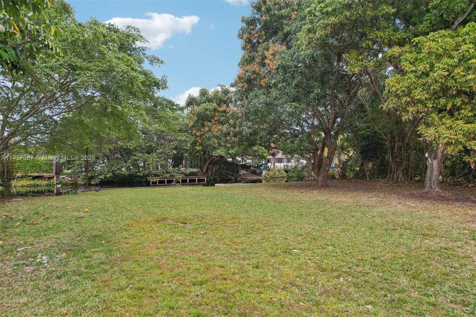 Small Image of 299 SOUTH BISCAYNE RIVER DR, Miami Number 36