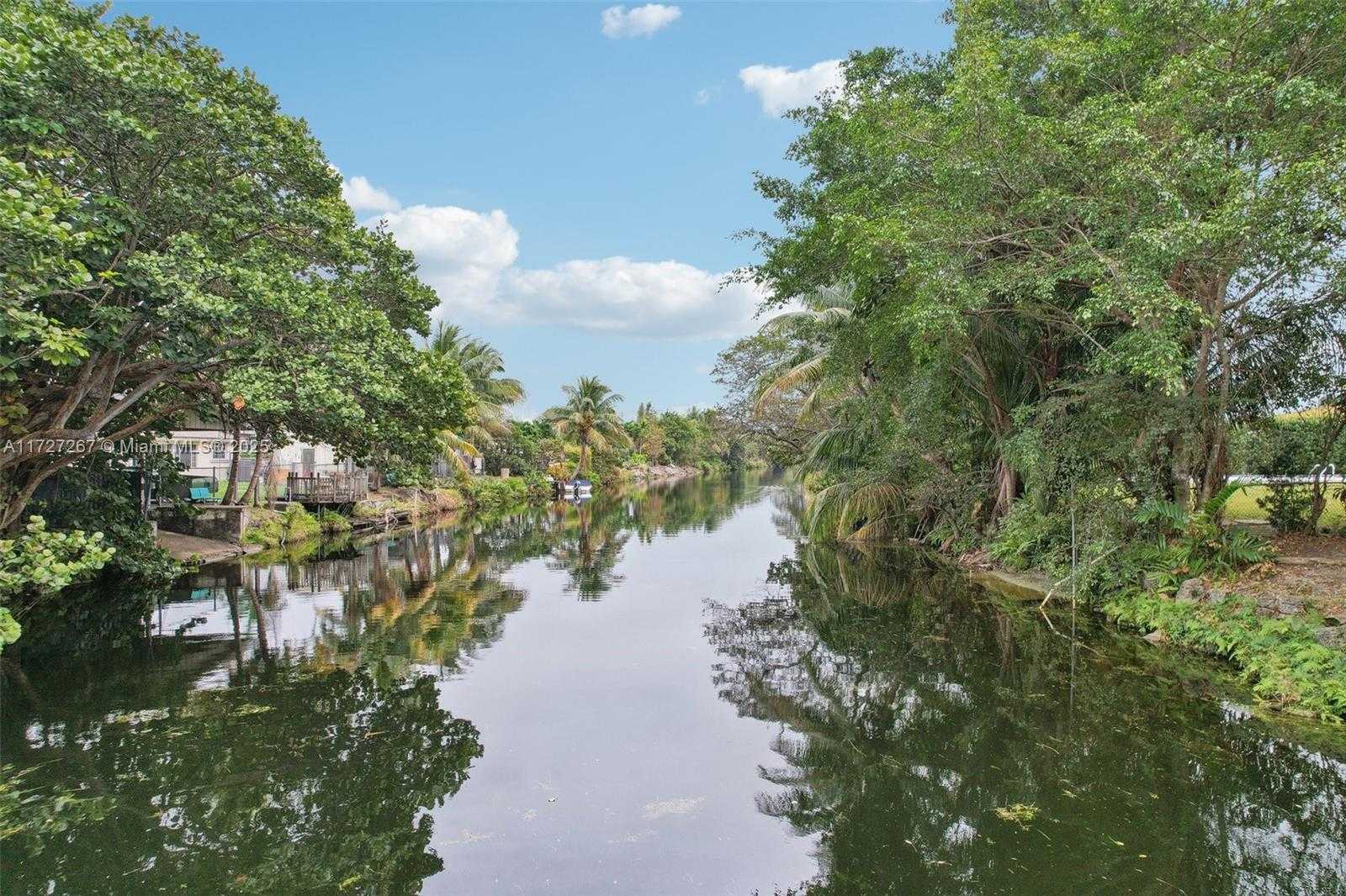 Small Image of 299 SOUTH BISCAYNE RIVER DR, Miami Number 37