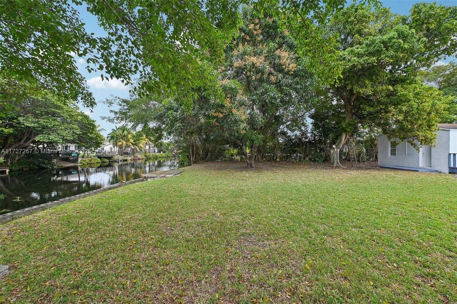 Small Image of 299 SOUTH BISCAYNE RIVER DR, Miami Number 42