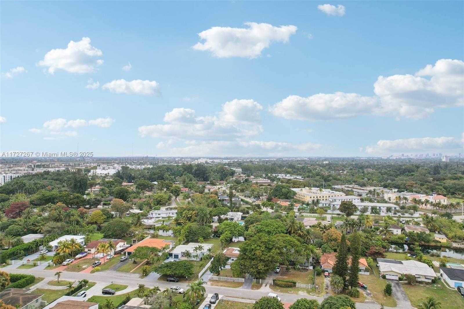 Small Image of 299 SOUTH BISCAYNE RIVER DR, Miami Number 48