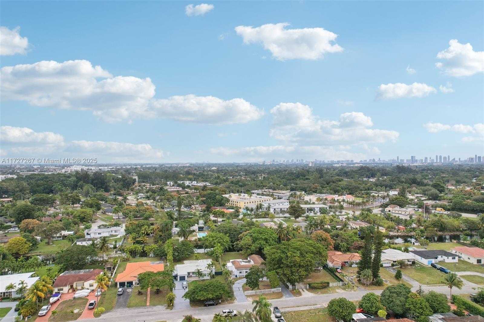 Small Image of 299 SOUTH BISCAYNE RIVER DR, Miami Number 49