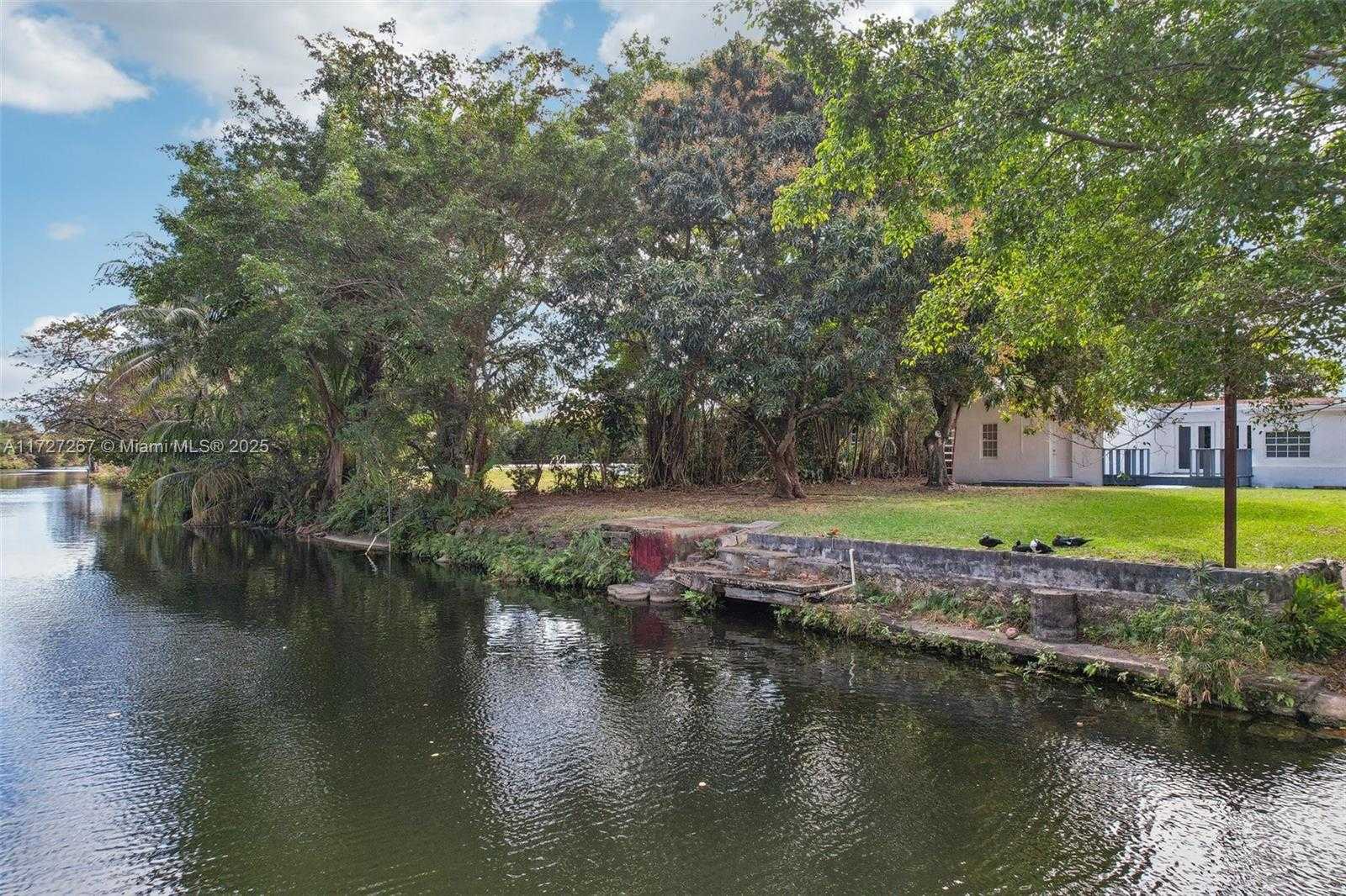 Small Image of 299 SOUTH BISCAYNE RIVER DR, Miami Number 58