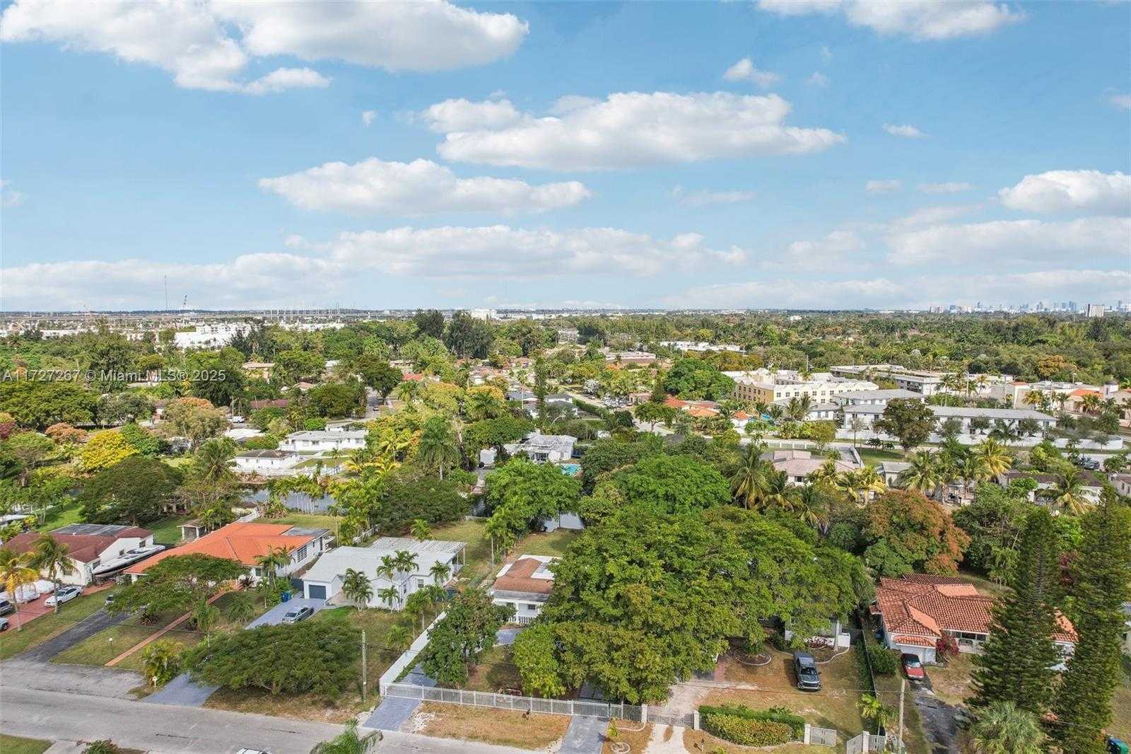 Small Image of 299 SOUTH BISCAYNE RIVER DR, Miami Number 60