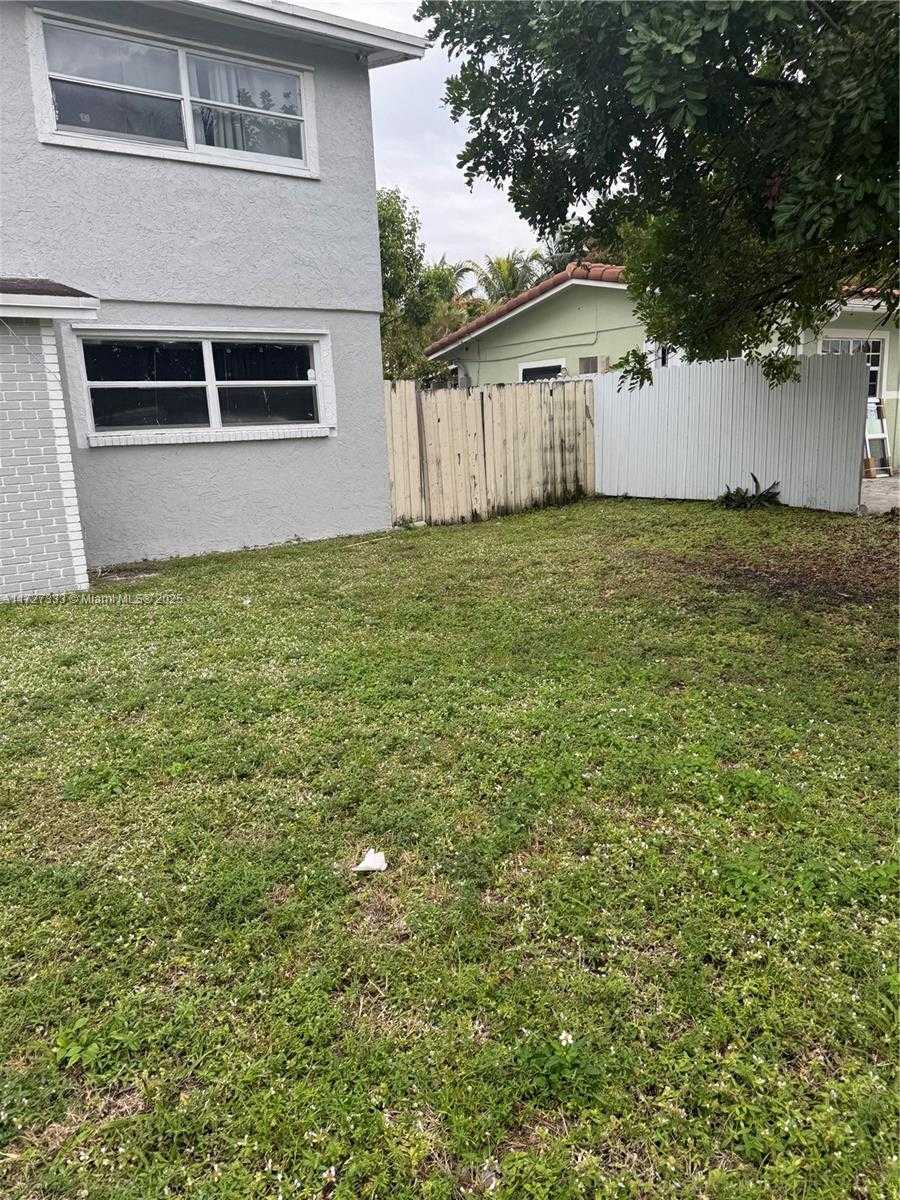 Small Image of 2410 NORTH EAST 2ND TER, Pompano Beach Number 3