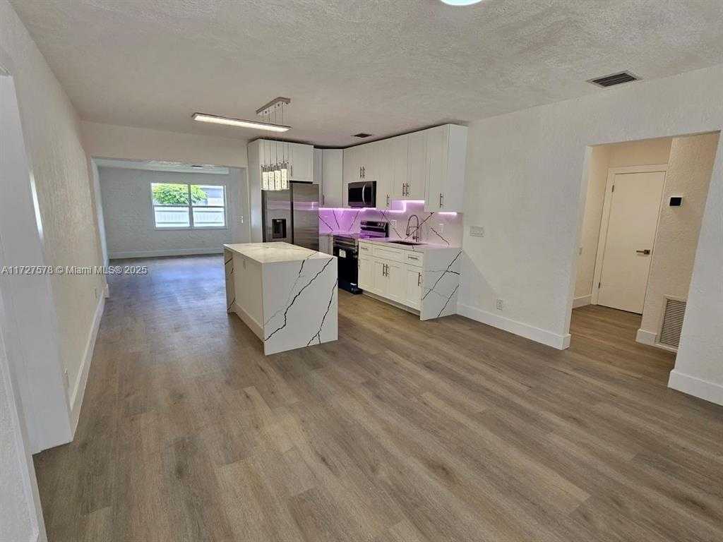 Small Image of 1951 NORTH EAST 157TH TER, North Miami Beach Number 3