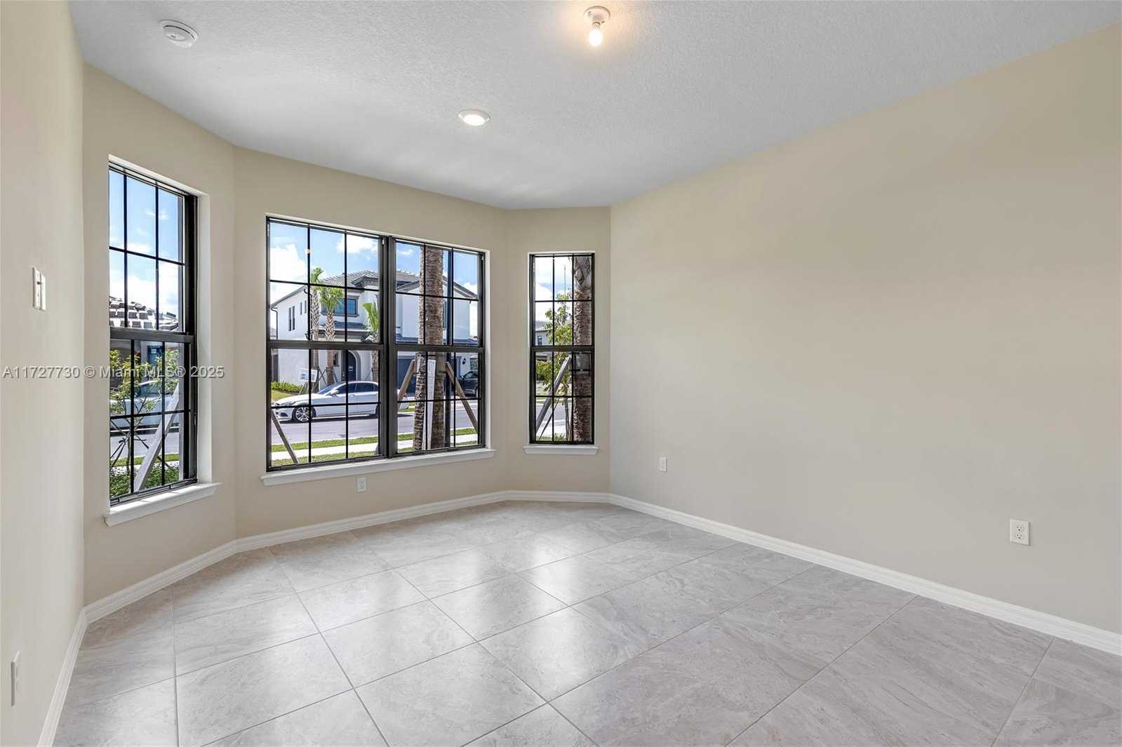 Small Image of 4480 GRAMERCY DR, Oakland Park Number 10