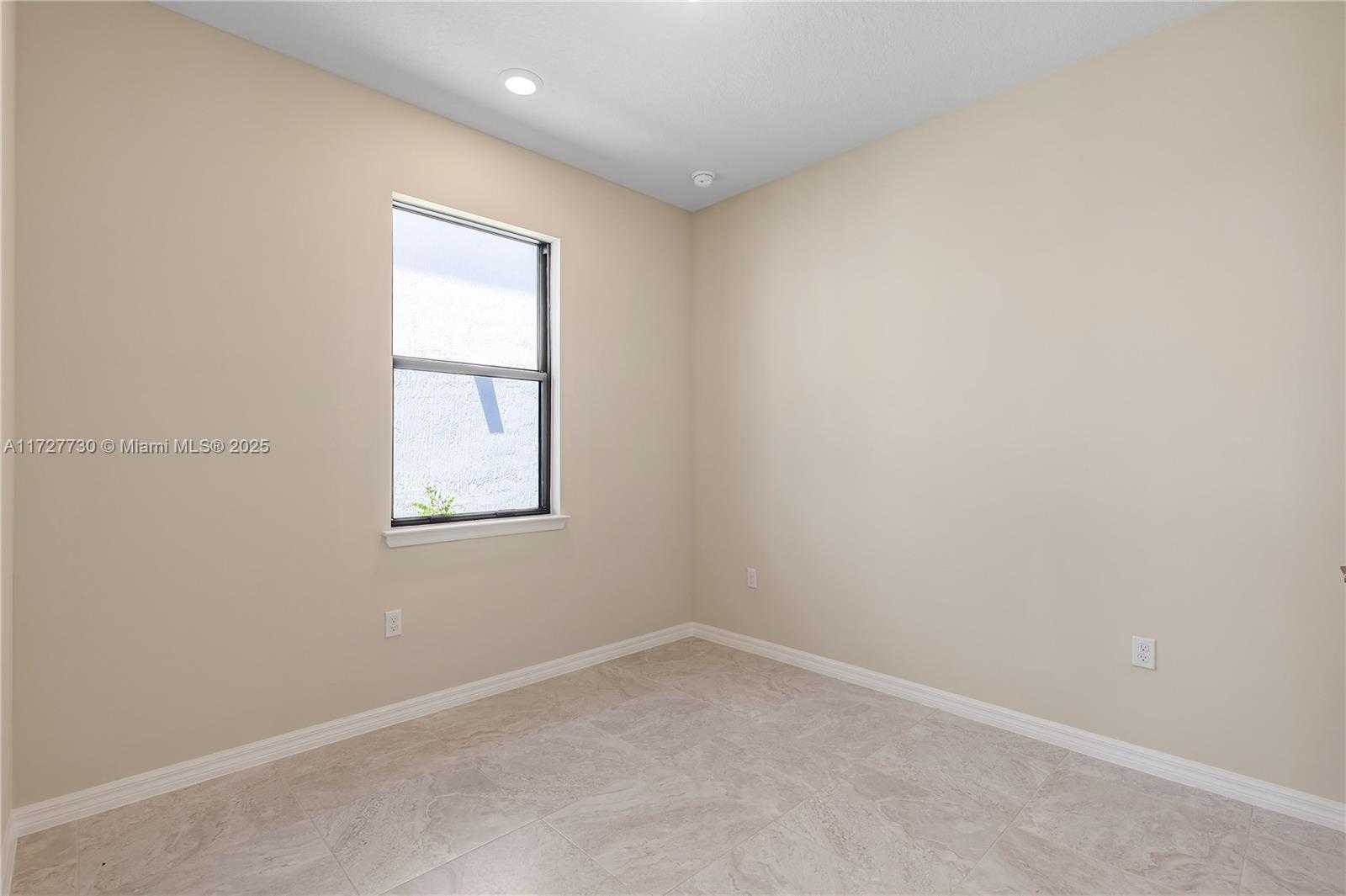 Small Image of 4480 GRAMERCY DR, Oakland Park Number 12