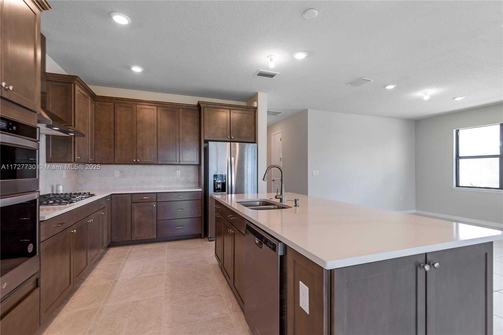 Small Image of 4480 GRAMERCY DR, Oakland Park Number 4
