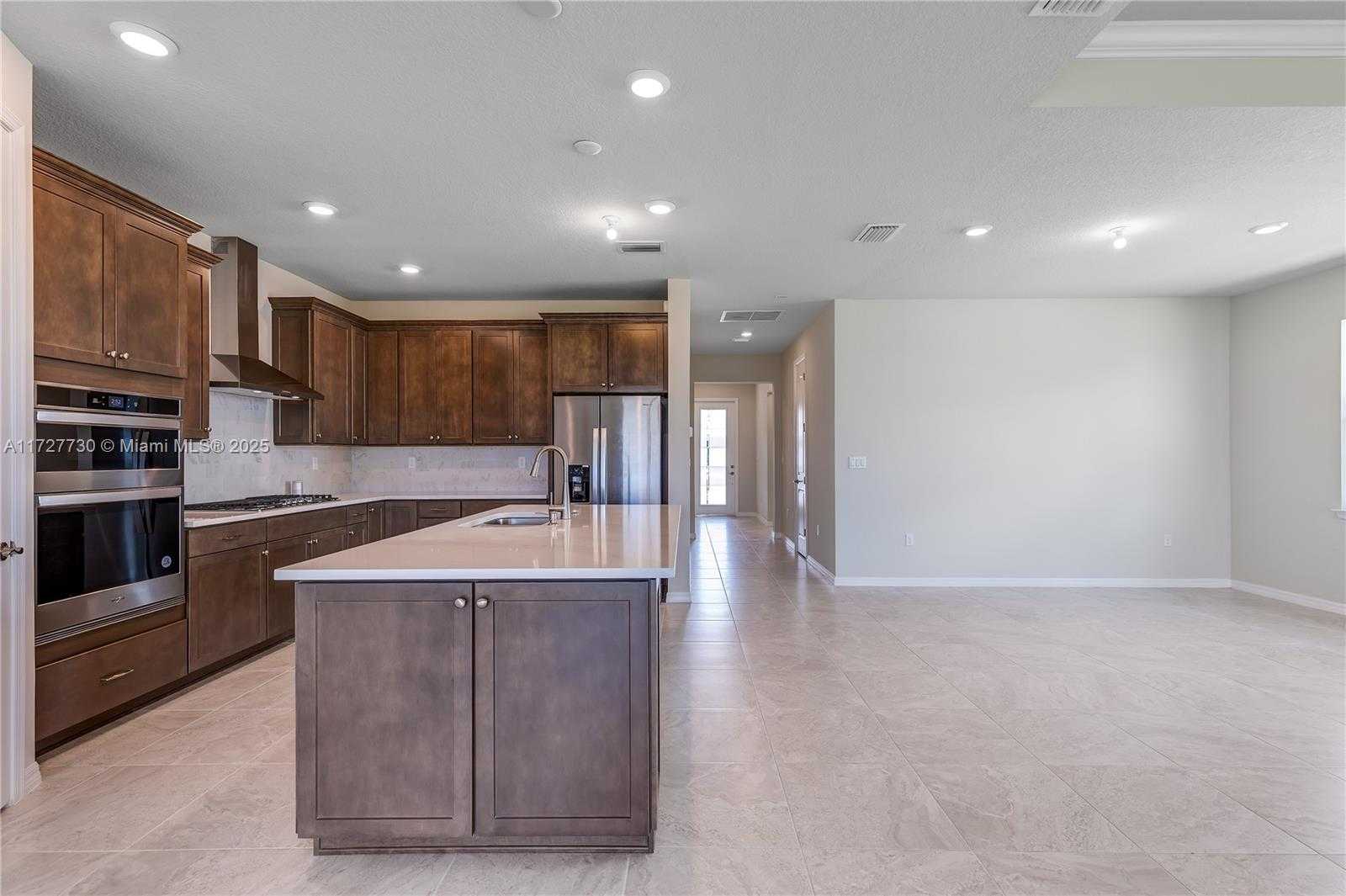 Small Image of 4480 GRAMERCY DR, Oakland Park Number 5