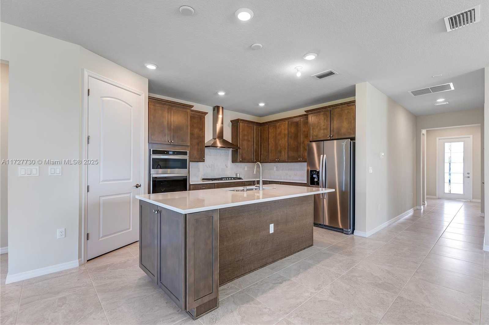 Small Image of 4480 GRAMERCY DR, Oakland Park Number 7