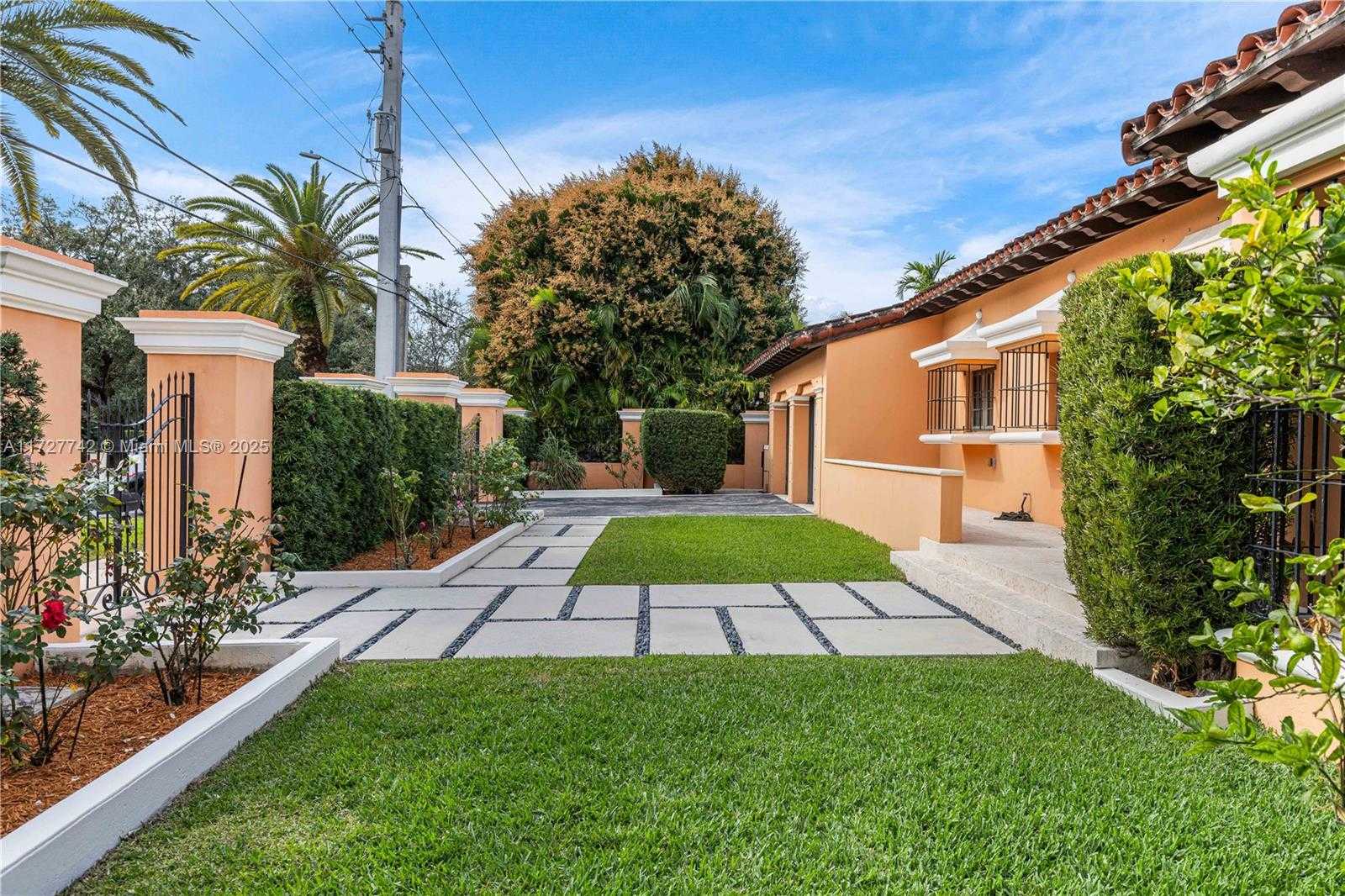 Small Image of 1181 SOUTH ALHAMBRA CIR, Coral Gables Number 11