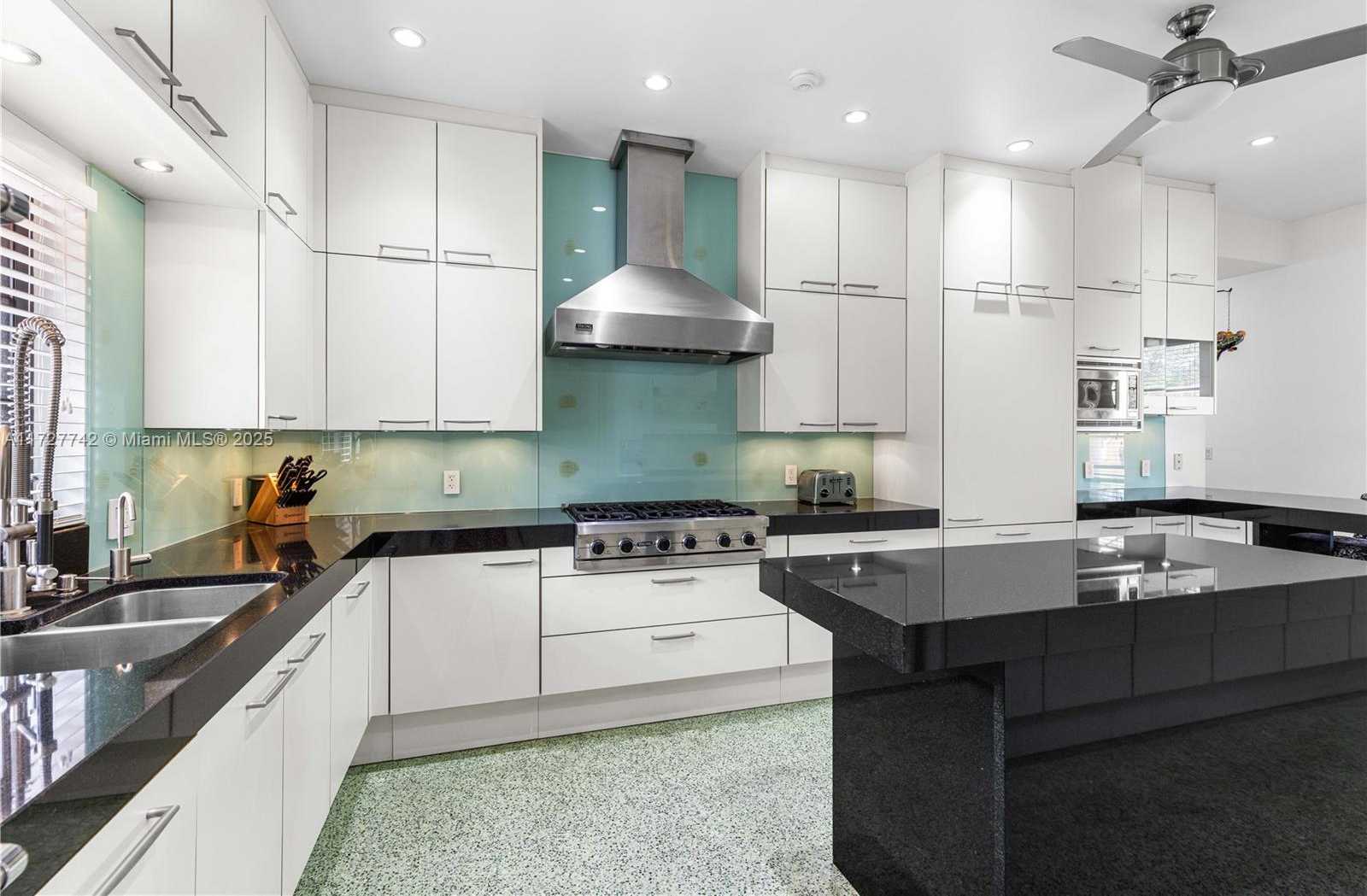 Small Image of 1181 SOUTH ALHAMBRA CIR, Coral Gables Number 12