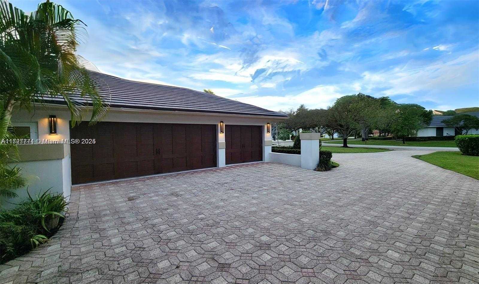 Small Image of 7700 SOUTH WOODRIDGE DR, Parkland Number 2
