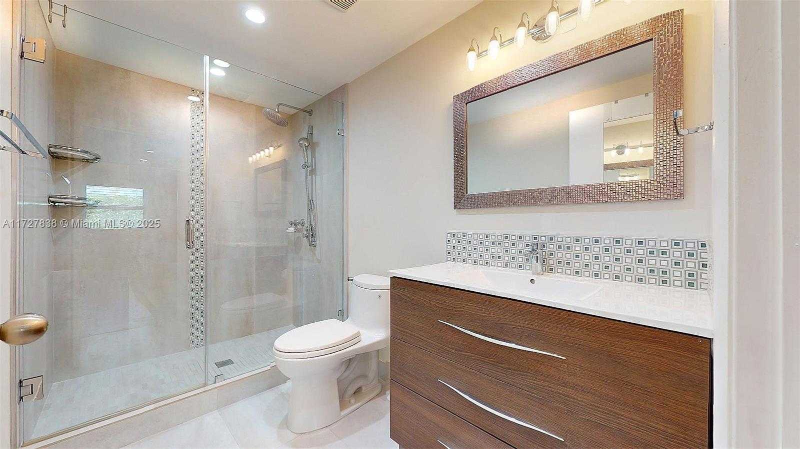 Small Image of 28 CENTER LN, Key Largo Number 12