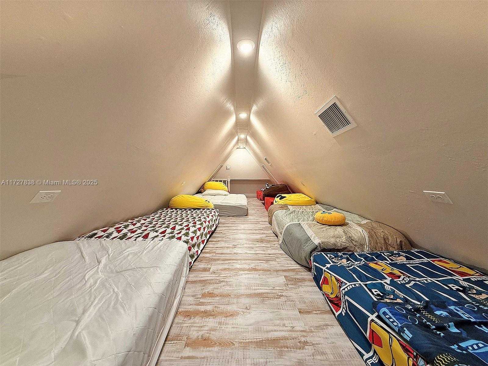 Small Image of 28 CENTER LN, Key Largo Number 34