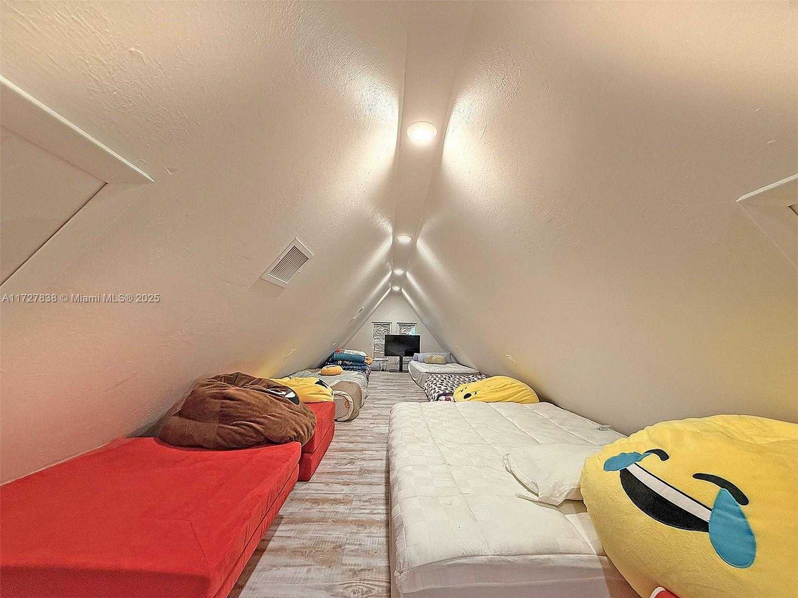 Small Image of 28 CENTER LN, Key Largo Number 35