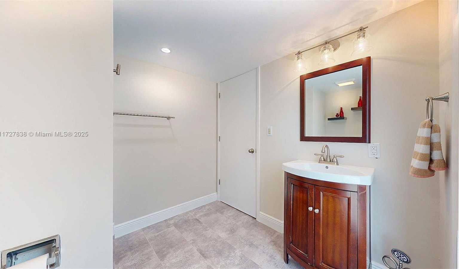 Small Image of 28 CENTER LN, Key Largo Number 8