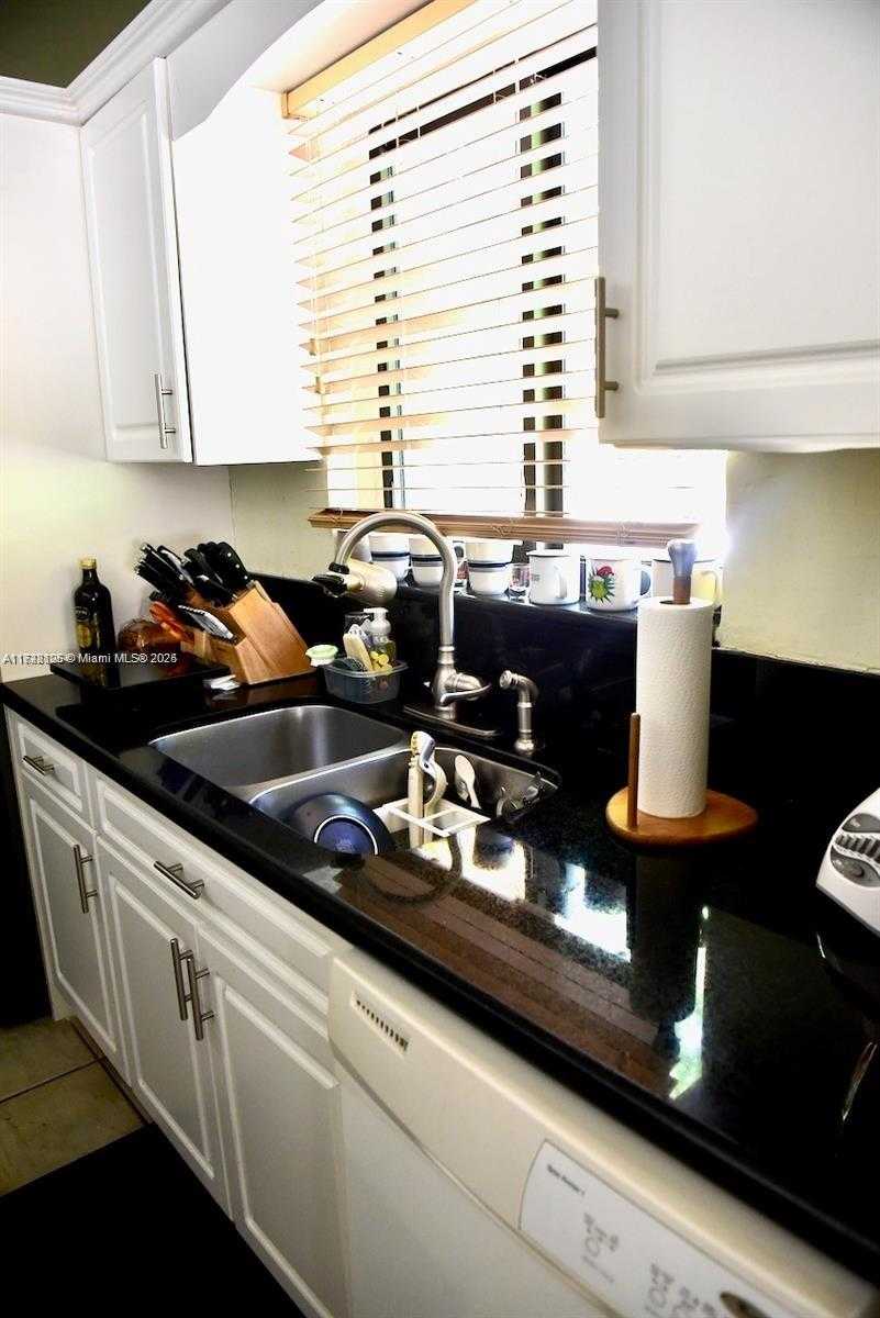 Small Image of 711 NORTH EAST 61ST ST, Miami Number 12