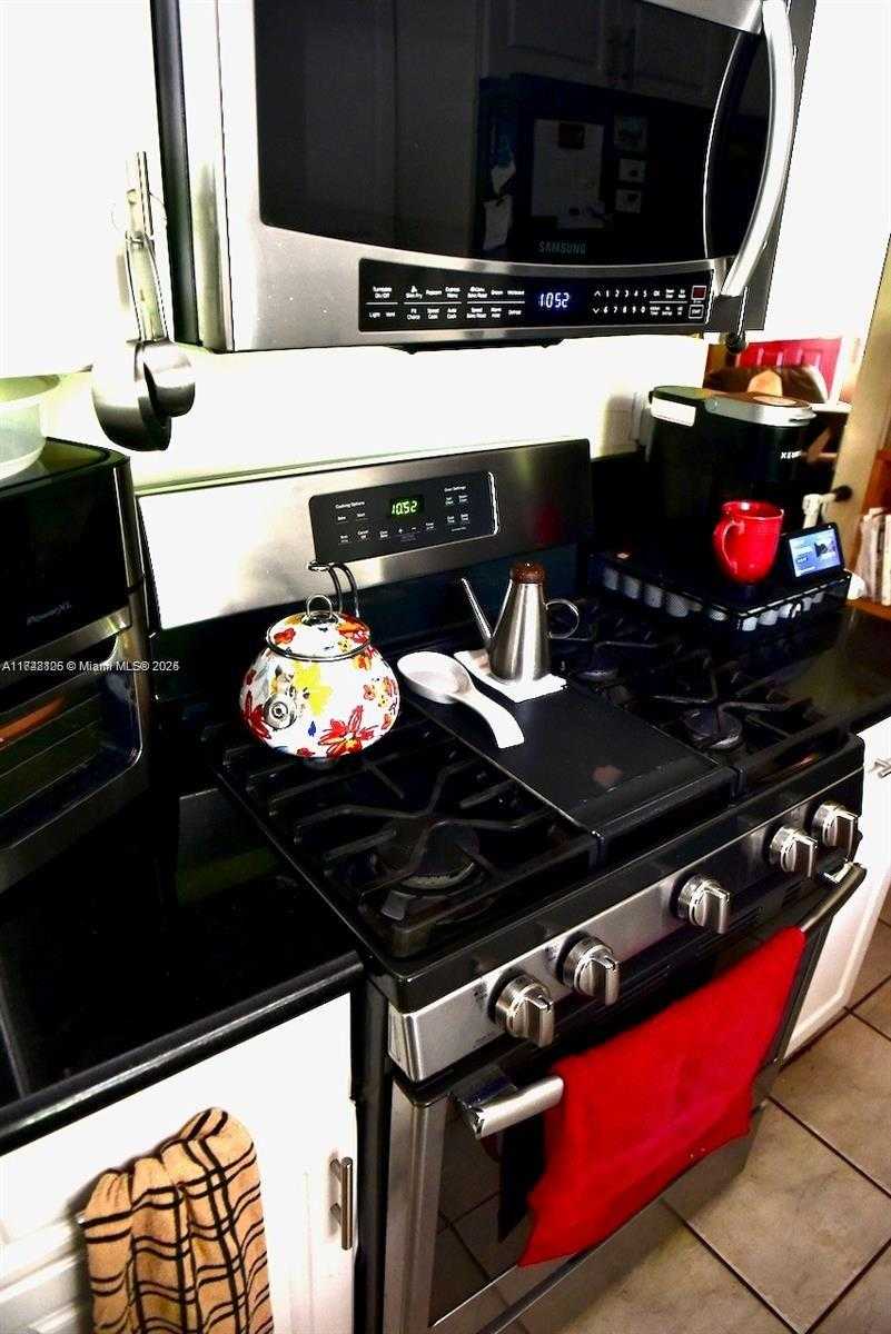 Small Image of 711 NORTH EAST 61ST ST, Miami Number 13