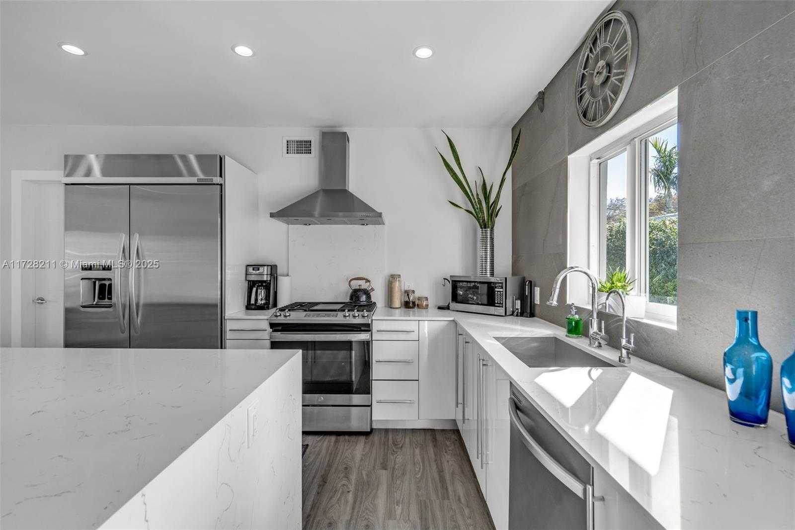 Small Image of 1226 NE 100th St, Miami Shores, FL 33138, USA Number 14