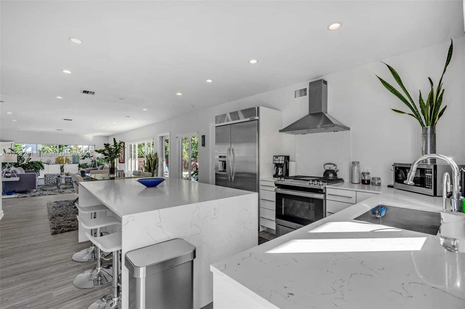 Small Image of 1226 NE 100th St, Miami Shores, FL 33138, USA Number 15