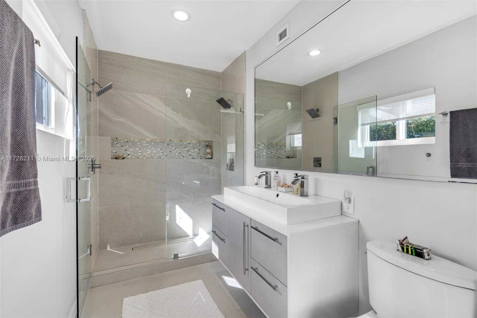 Small Image of 1226 NE 100th St, Miami Shores, FL 33138, USA Number 20