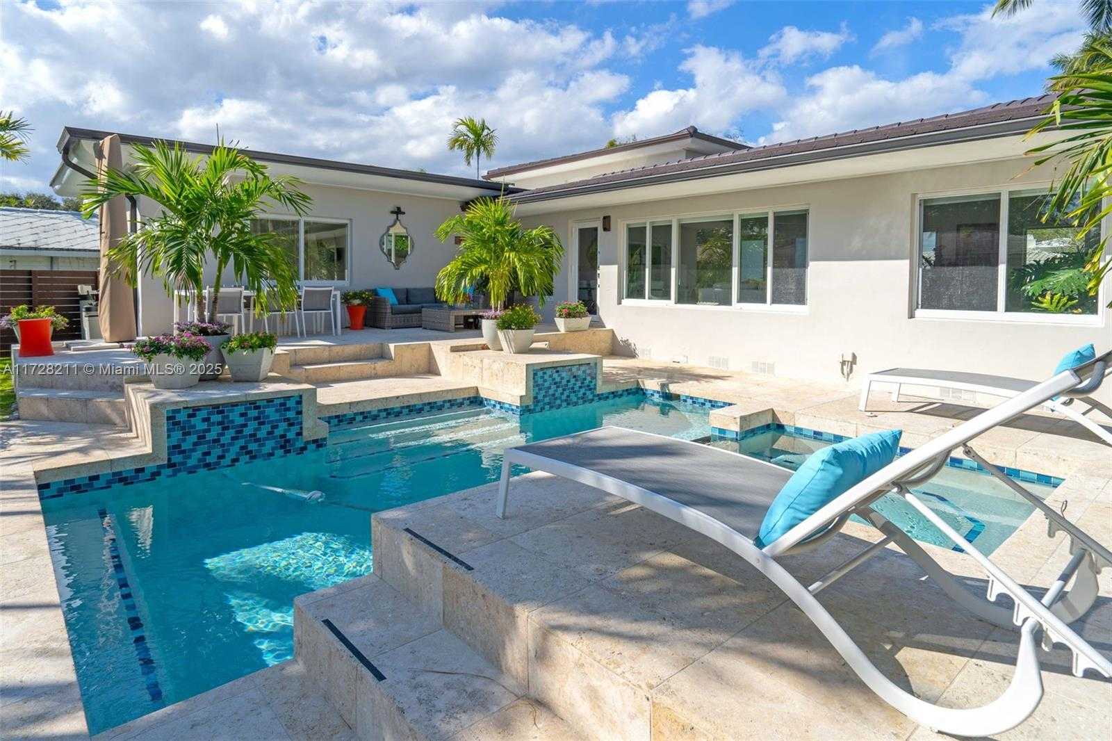 Small Image of 1226 NE 100th St, Miami Shores, FL 33138, USA Number 31