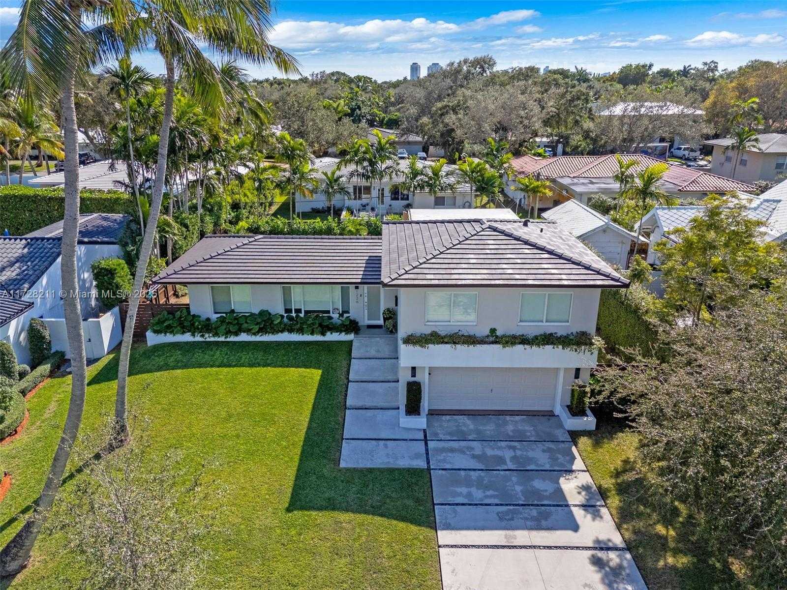 Small Image of 1226 NE 100th St, Miami Shores, FL 33138, USA Number 36