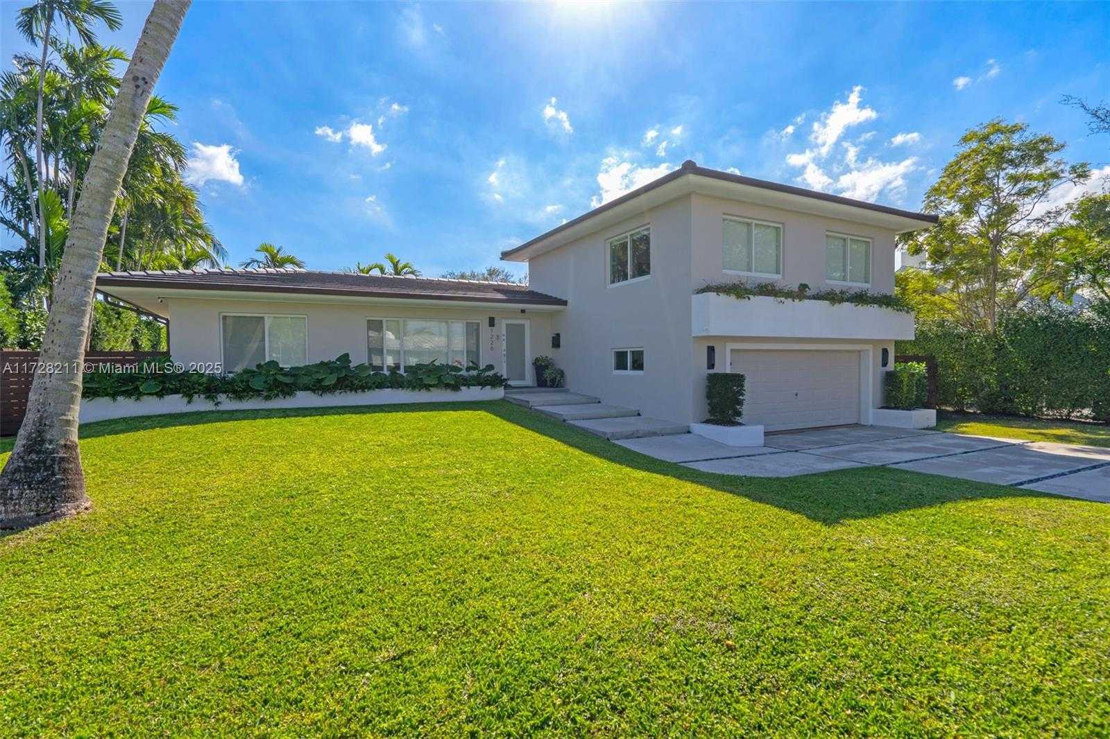 Small Image of 1226 NE 100th St, Miami Shores, FL 33138, USA Number 4