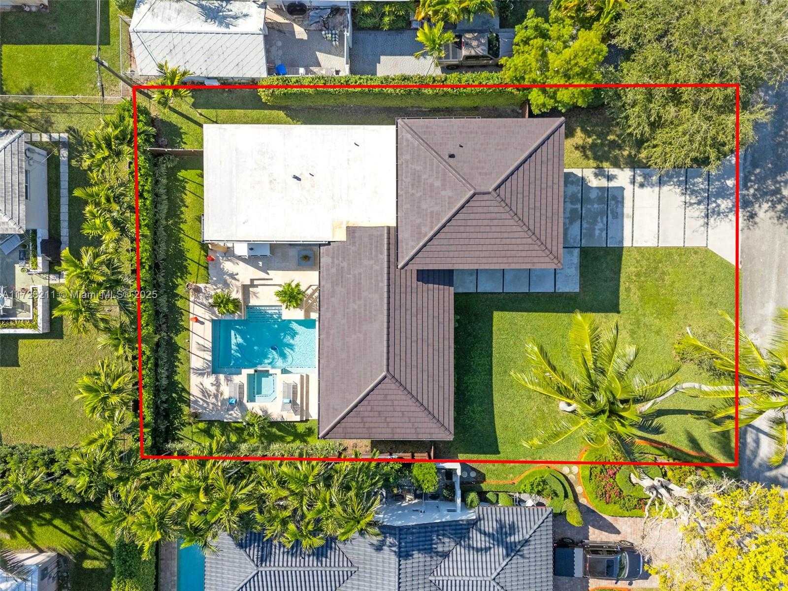 Small Image of 1226 NE 100th St, Miami Shores, FL 33138, USA Number 43