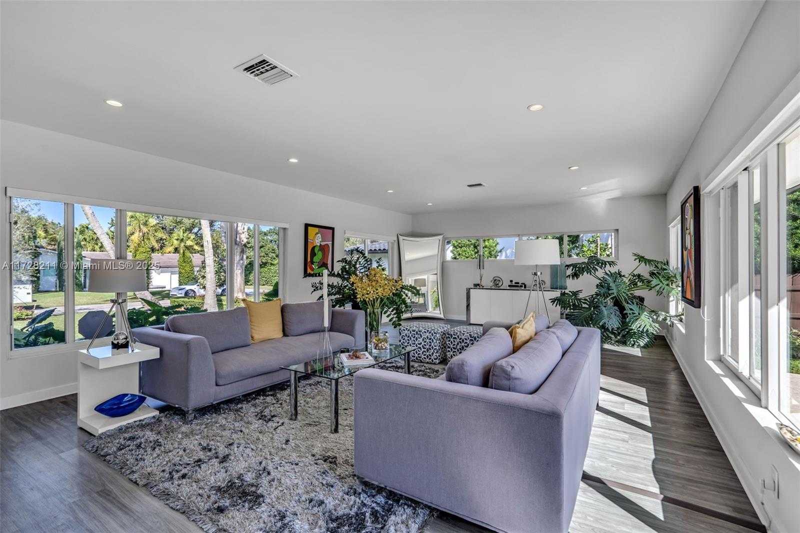 Small Image of 1226 NE 100th St, Miami Shores, FL 33138, USA Number 7