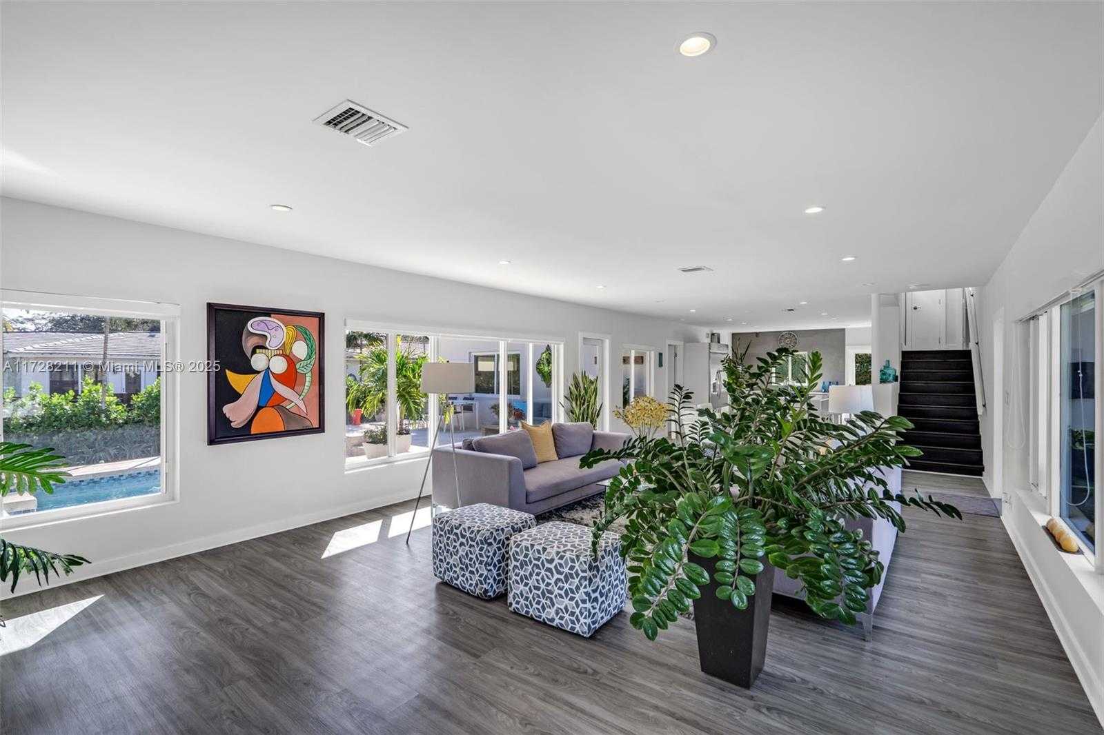 Small Image of 1226 NE 100th St, Miami Shores, FL 33138, USA Number 9