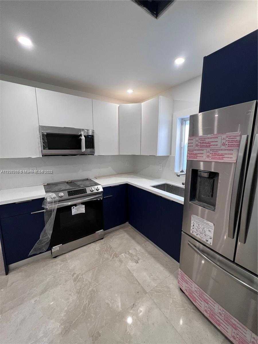 Small Image of 2114 PLUNKETT ST, Hollywood Number 4