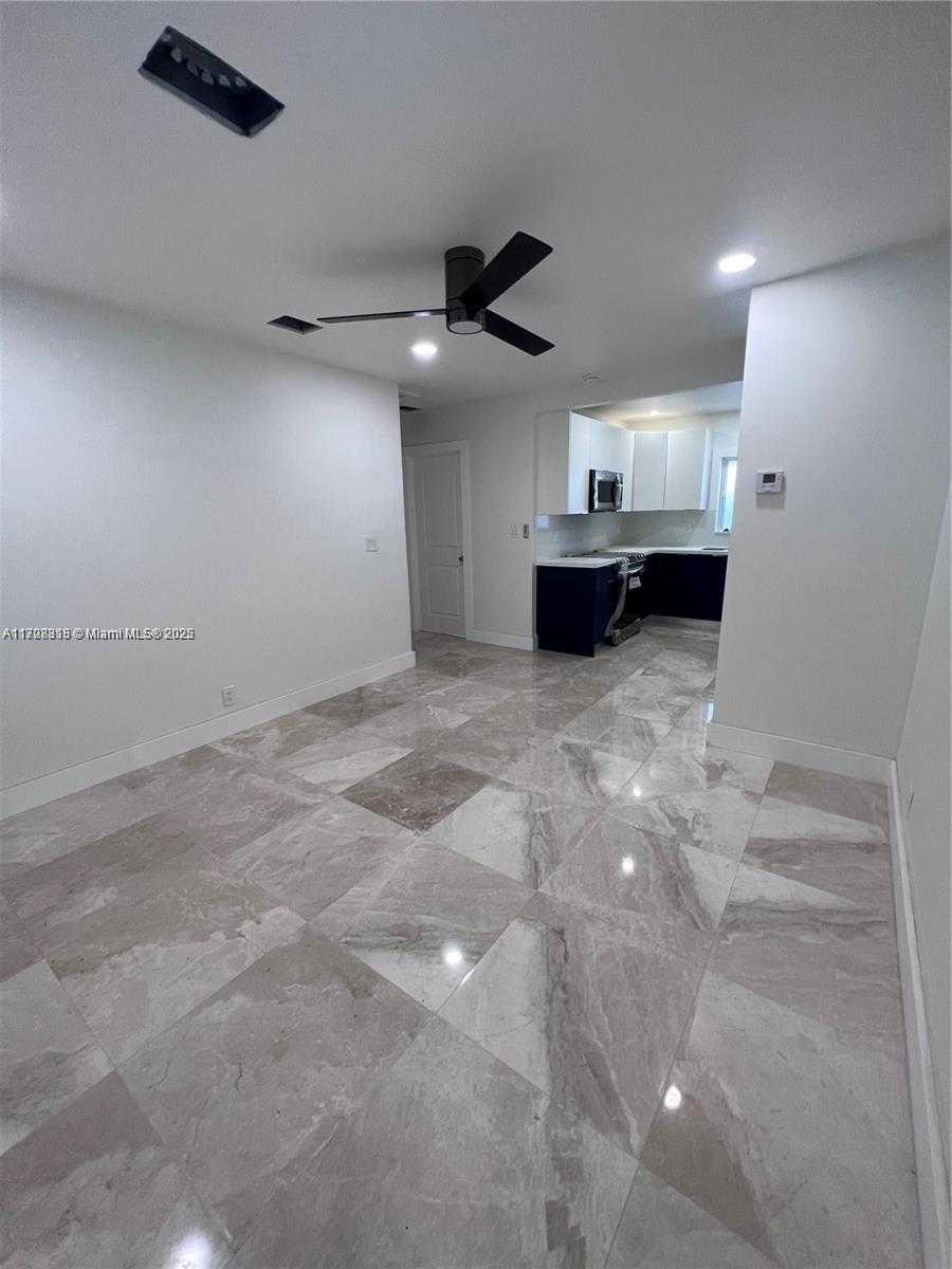 Small Image of 2114 PLUNKETT ST, Hollywood Number 5
