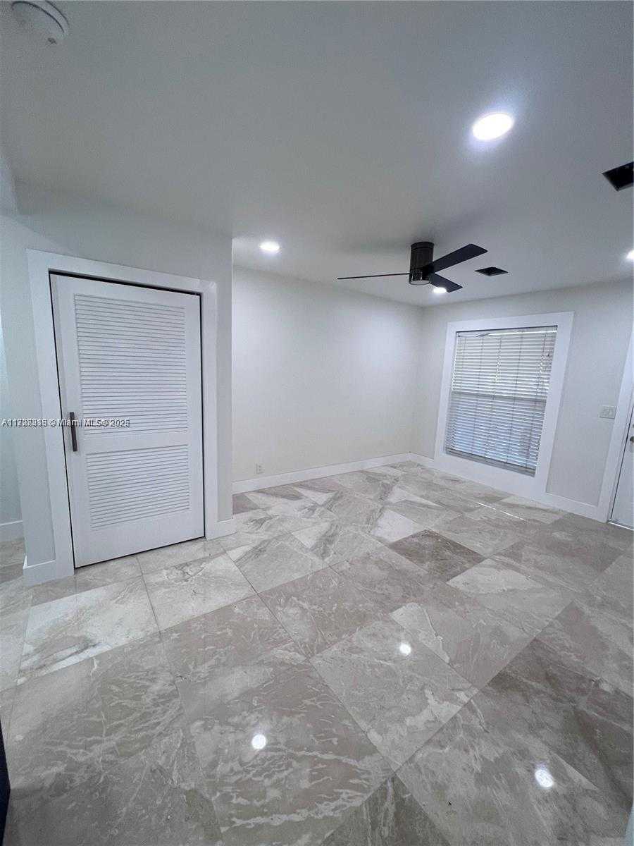 Small Image of 2114 PLUNKETT ST, Hollywood Number 6